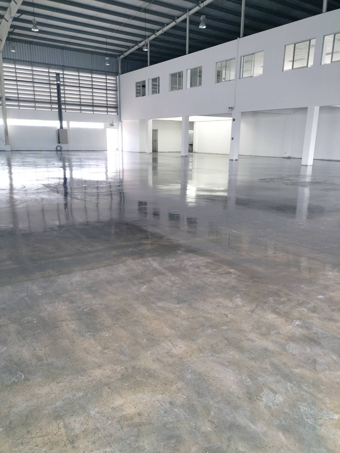 บริษัท พรคเณศพรชนก จำกัด - รับติดตั้งงานพื้น Epoxy Self Leveling Epoxy Coating Polyurethane Coating กันซึมดาดฟ้า พื้นสนามกีฬา PU Concrete สำหรับอุตสาห [..]